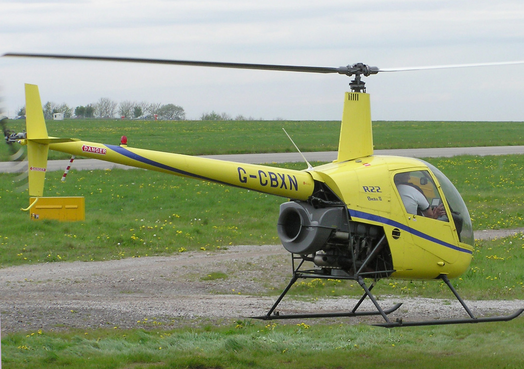 Robinson R22 - Photo #1