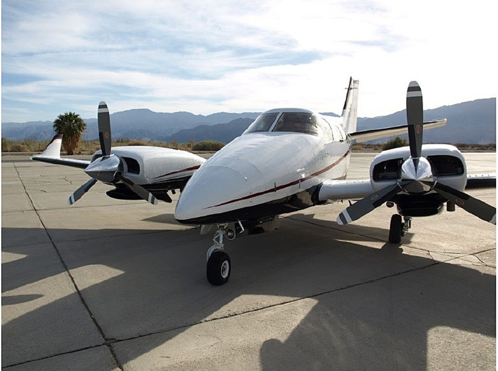 1975 Beechcraft B60 Duke - Photo #2