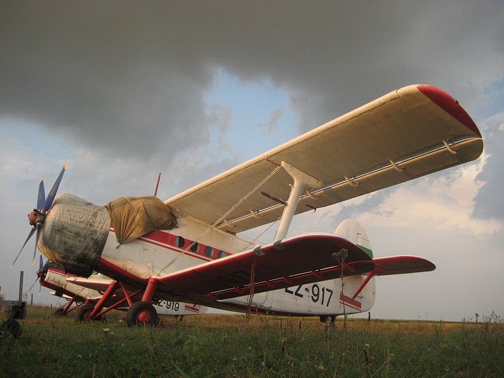 ANTONOV an2 LZ917  - Photo #2