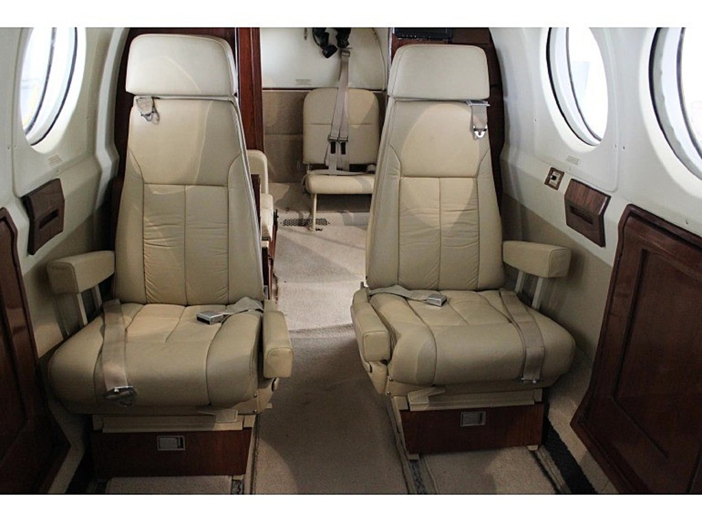 1982 Beechcraft King Air B200 - Photo #1