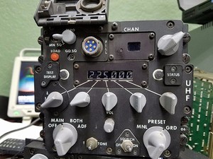 ARC-164 Avionics UHF Transceiver Militar - Photo #1